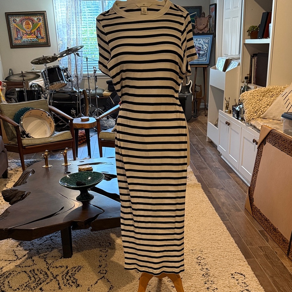 H&M Black & White Striped Tshirt Midi Dress